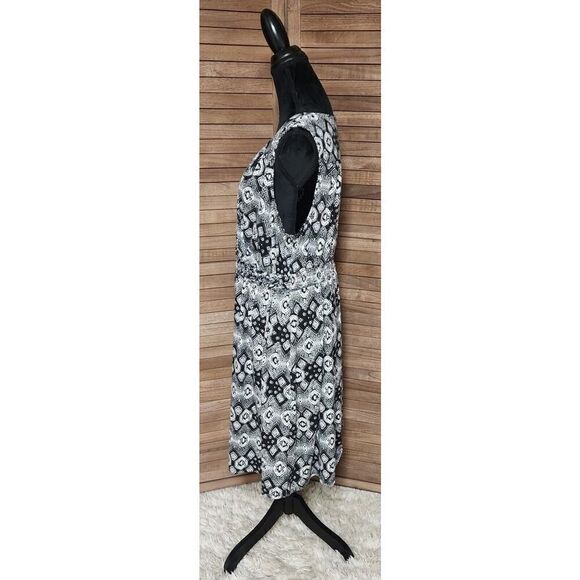 Faded Glory Women's Size 2X (18-20) Midi Dress Black & White Pattern Sleeveless - Picture 4 of 7